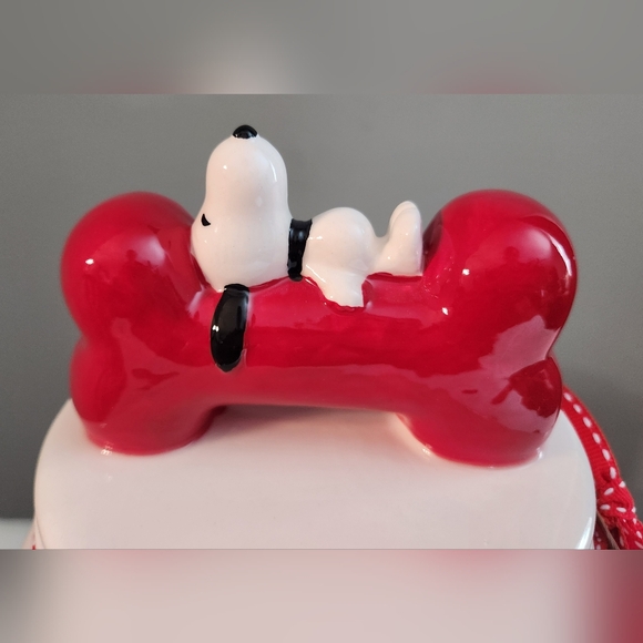 Rae Dunn Peanuts Snoopy Jar of Treats Large Ceramic Canister NEW - Picture 5 of 6